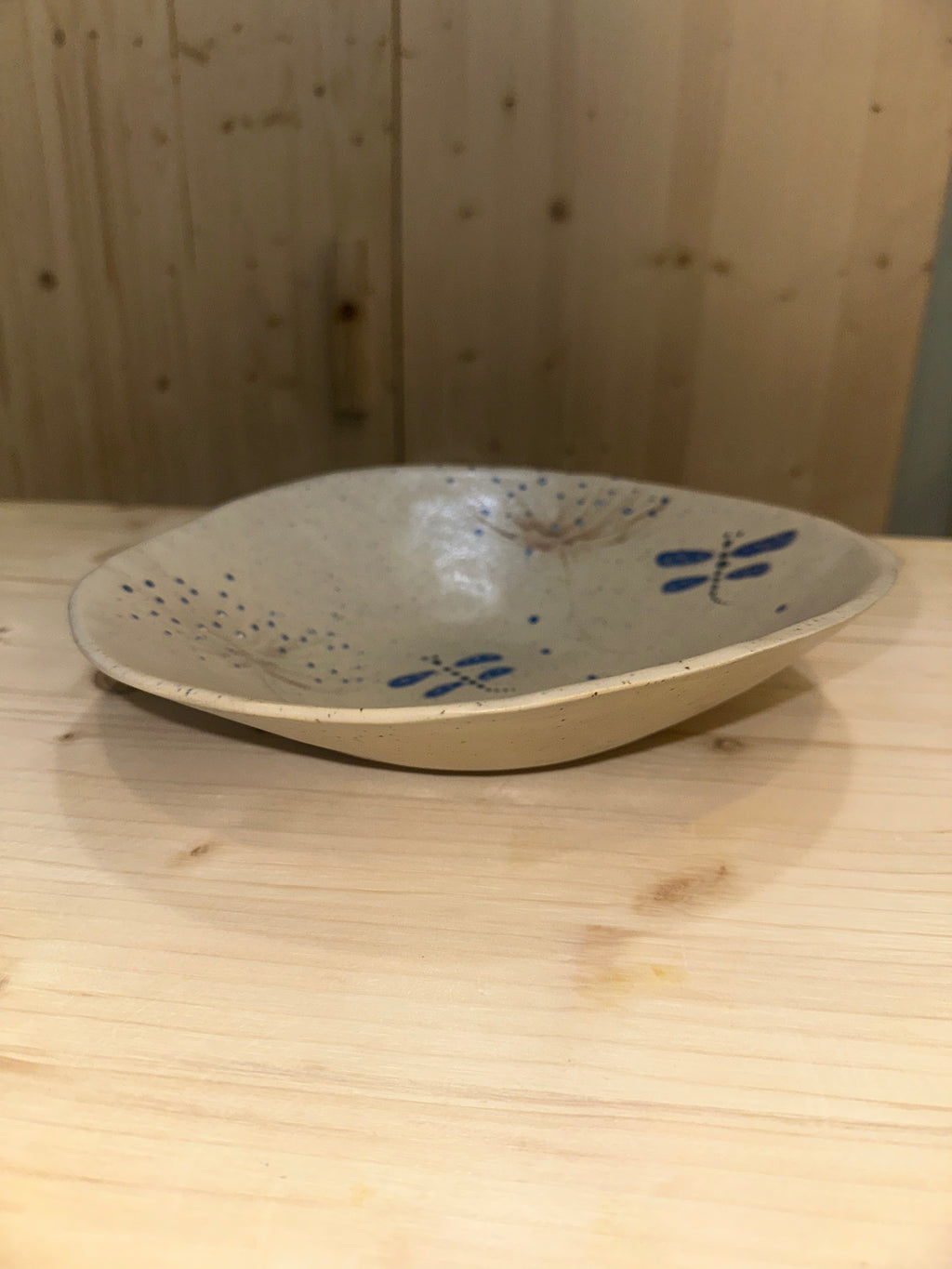 Big fruit bowl on butterflys