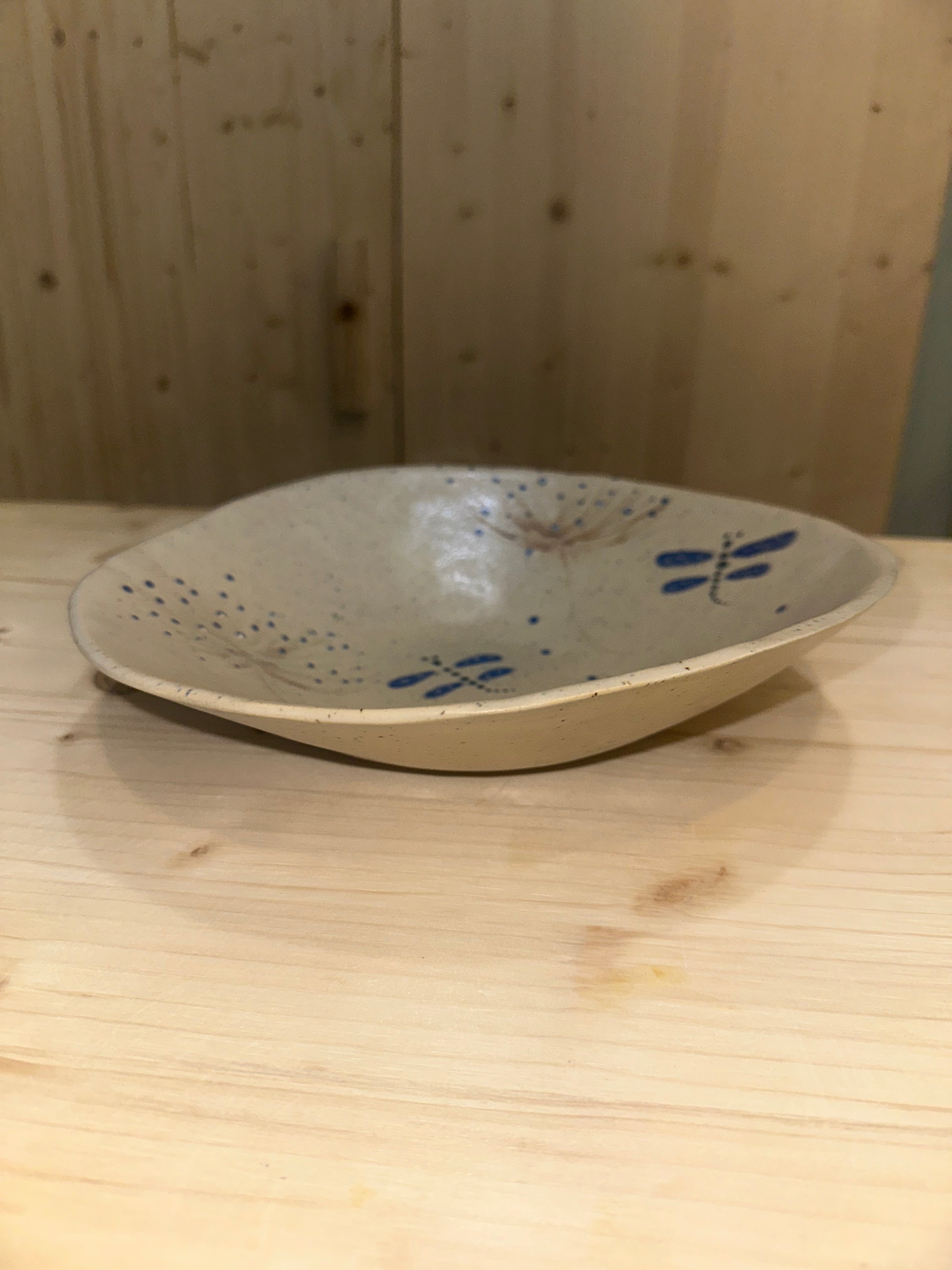 Big fruit bowl on butterflys