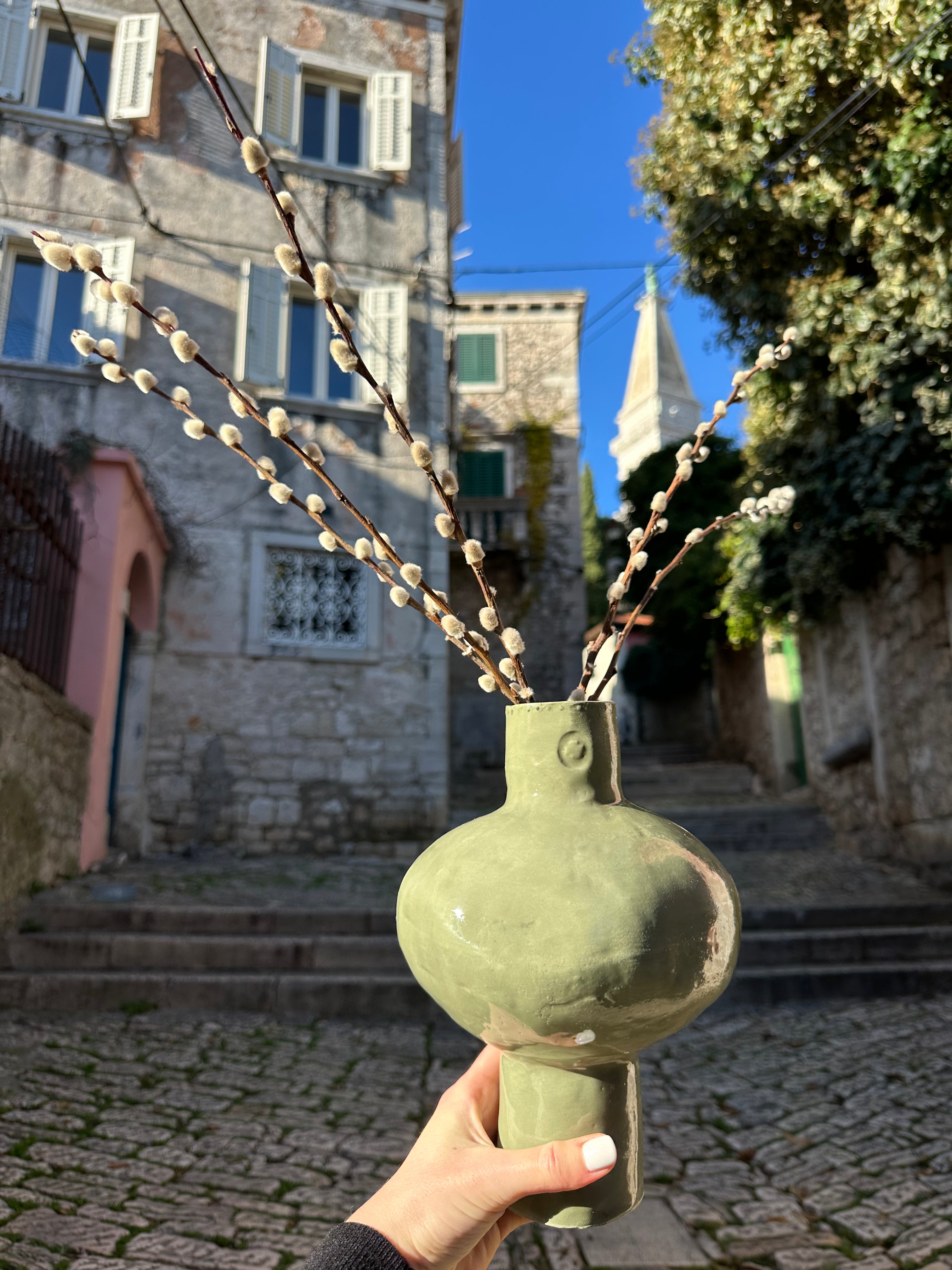 Big vase olive color